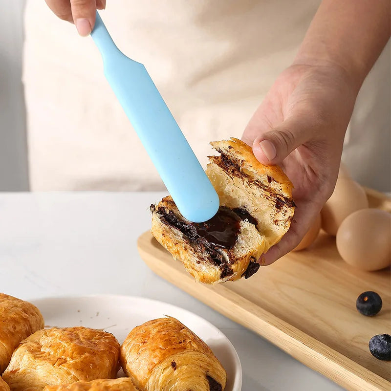 1 Piece Random Color Food Scraper, Non Stick Design, Heat-Resistant, Kitchen Utensil, Suitable for Home and Professional Baking