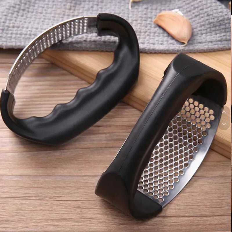 Stainless Steel Garlic Press – Metal & Plastic, One-Press Design, Easy to Clean, Effort-Saving